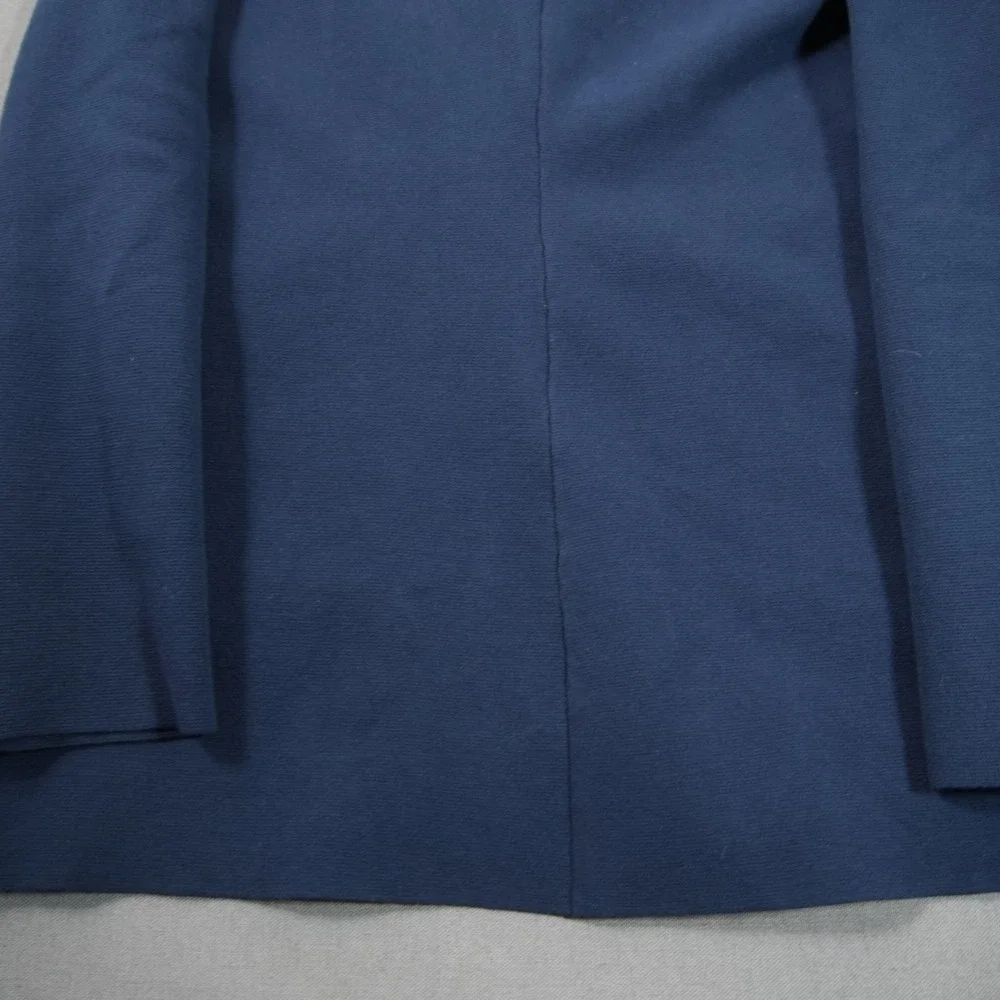 Banana Republic closure wear